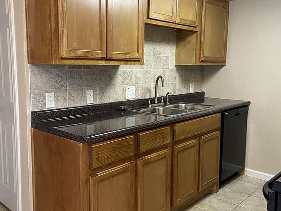 4th image of 1924 Avenue H APT 2
