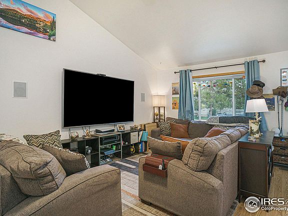 4th image of 3913 Manhattan Ave