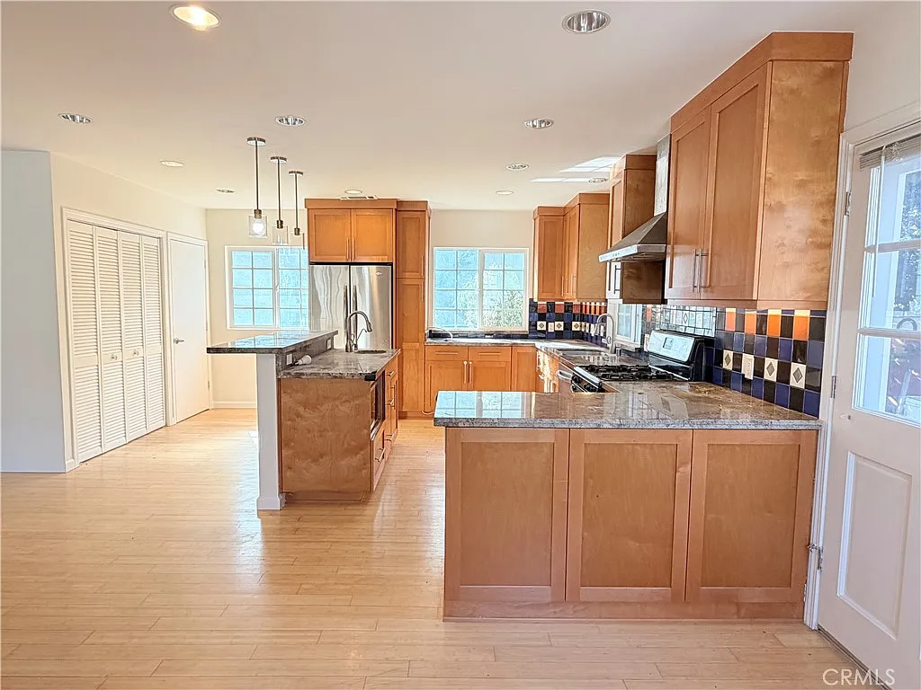 3 bed, 1332 sqft, $3,700 — Photo 3