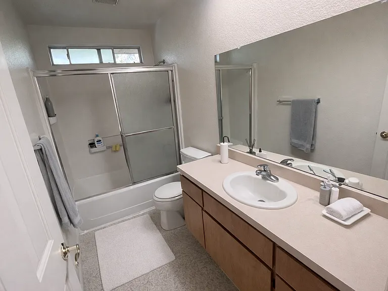 645 Adams St #5 — Photo 12