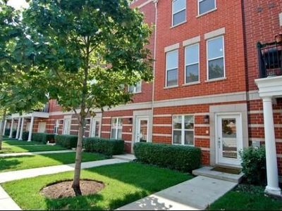2721 W Dakin St, Chicago, IL, 60618