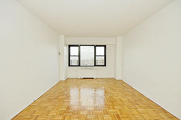 Sold by Anchor Associates | media 25