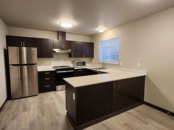 4th image of 1031 Cedar Ave #101