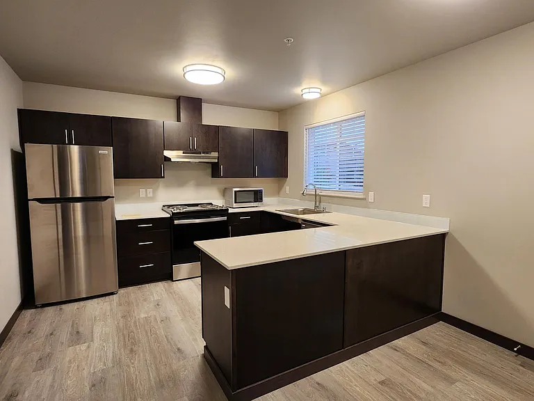 1031 Cedar Ave #101 — Photo 4
