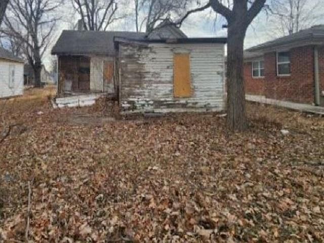 2nd image of 108 E Lincoln Ave