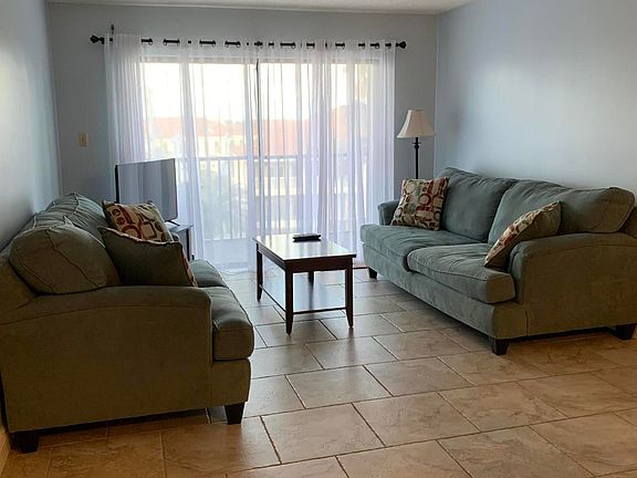2nd image of 520 Palm Springs Blvd APT 412