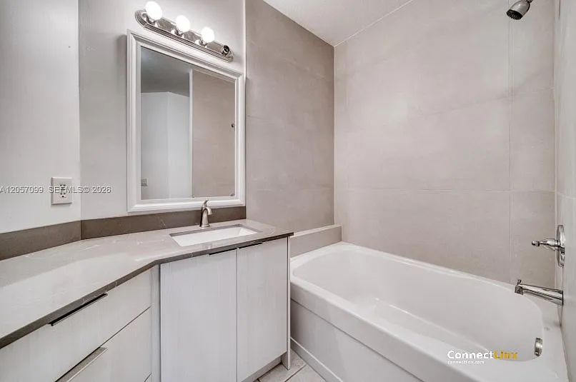3 bed, 3.0 bath, 1700 sqft, $3,550 — Photo 2