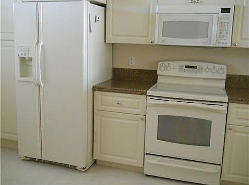 4th image of 31 W Harbour Isle Drive #206