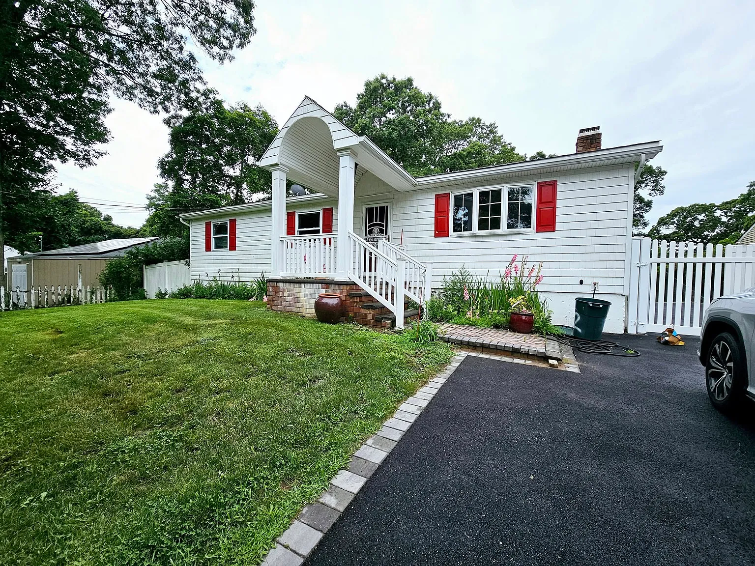 3 bed, 1.5 bath, $3,500 — Photo 1