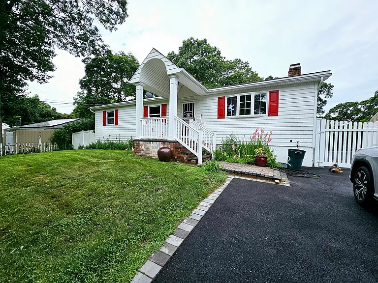 12 Nord Park Blvd — Photo 1