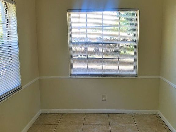 4th image of 1402 College Park Ln
