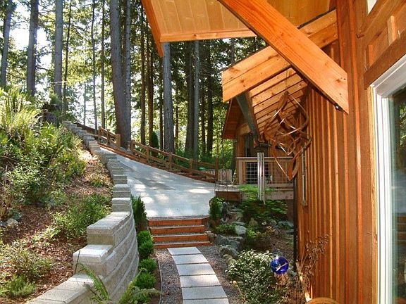 Exterior View of Driveway from Entry