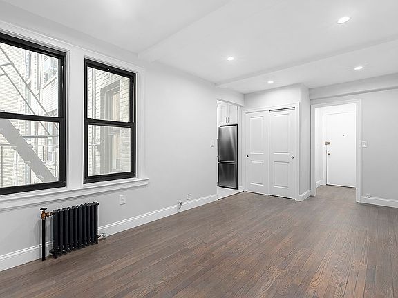 3rd image of 321 E 54th St APT 5K