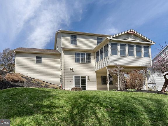 4th image of 885 Sunnyhill Ln