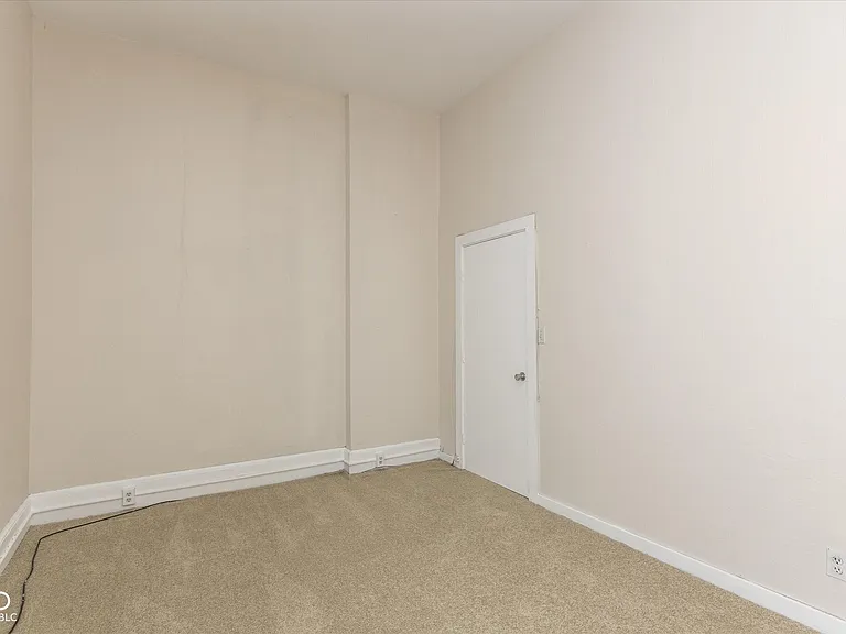77 E Jefferson St — Photo 17