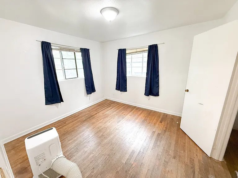 117 E Plum St — Photo 16