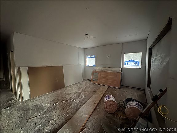 3rd image of 1123 S Newport Ave