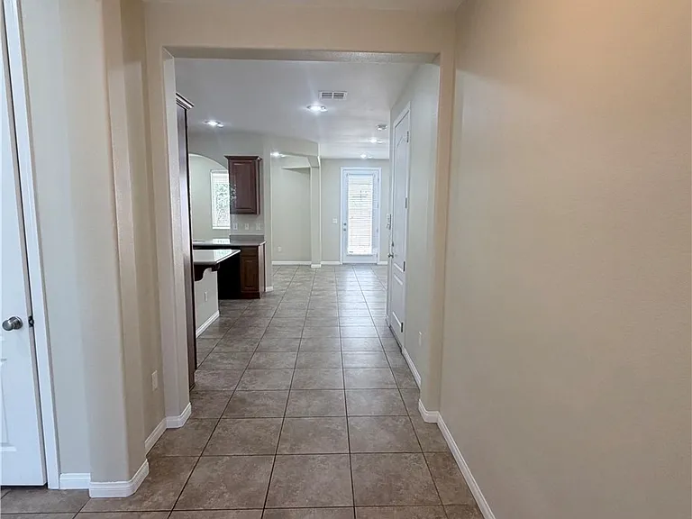 7312 W Mesa Vista Ave — Photo 2