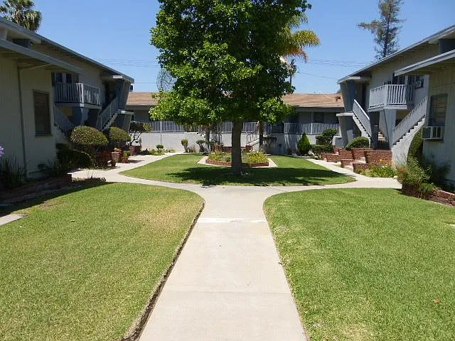 995 S Marengo Ave — Photo 18