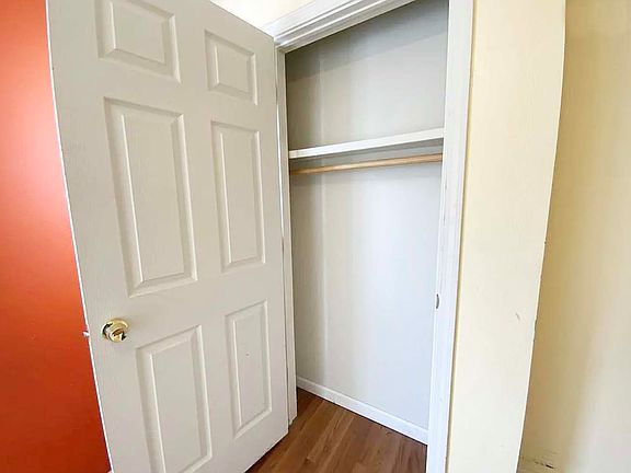 4th image of 221 Sterrett St APT 4