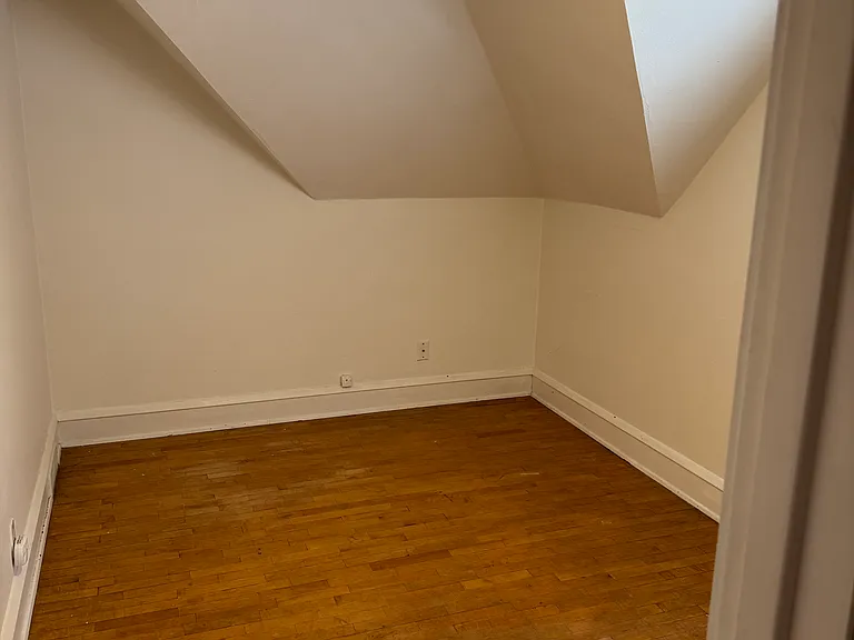 618 E Brewster St — Photo 11