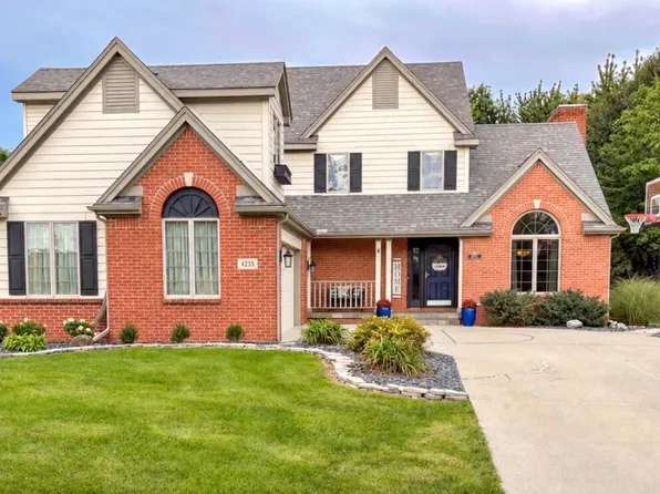4235 Morning Dove Dr, Oregon, OH 43616