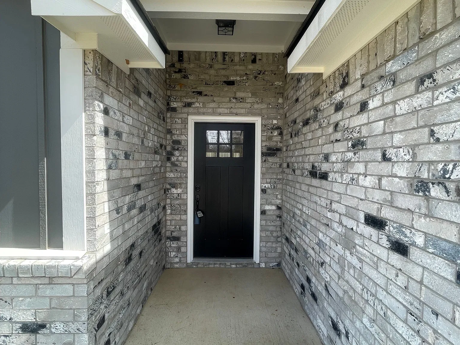 3 bed, 2.0 bath, 1550 sqft, $2,295 — Photo 2