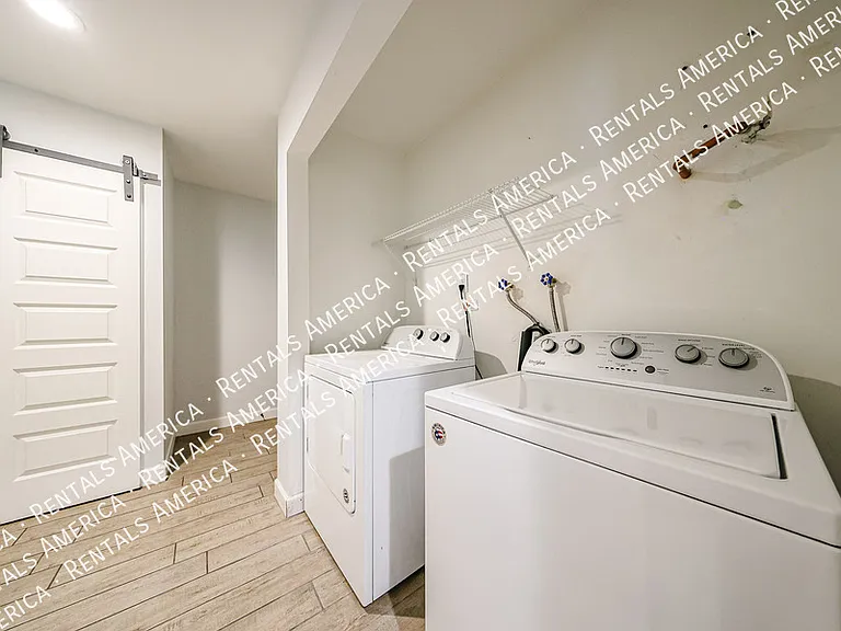 3213 S Albert Ave — Photo 18
