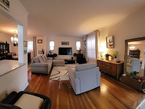 3rd image of 5113 216th St