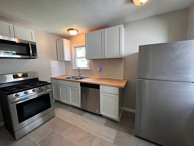 4606 Lincoln Ave — Photo 6