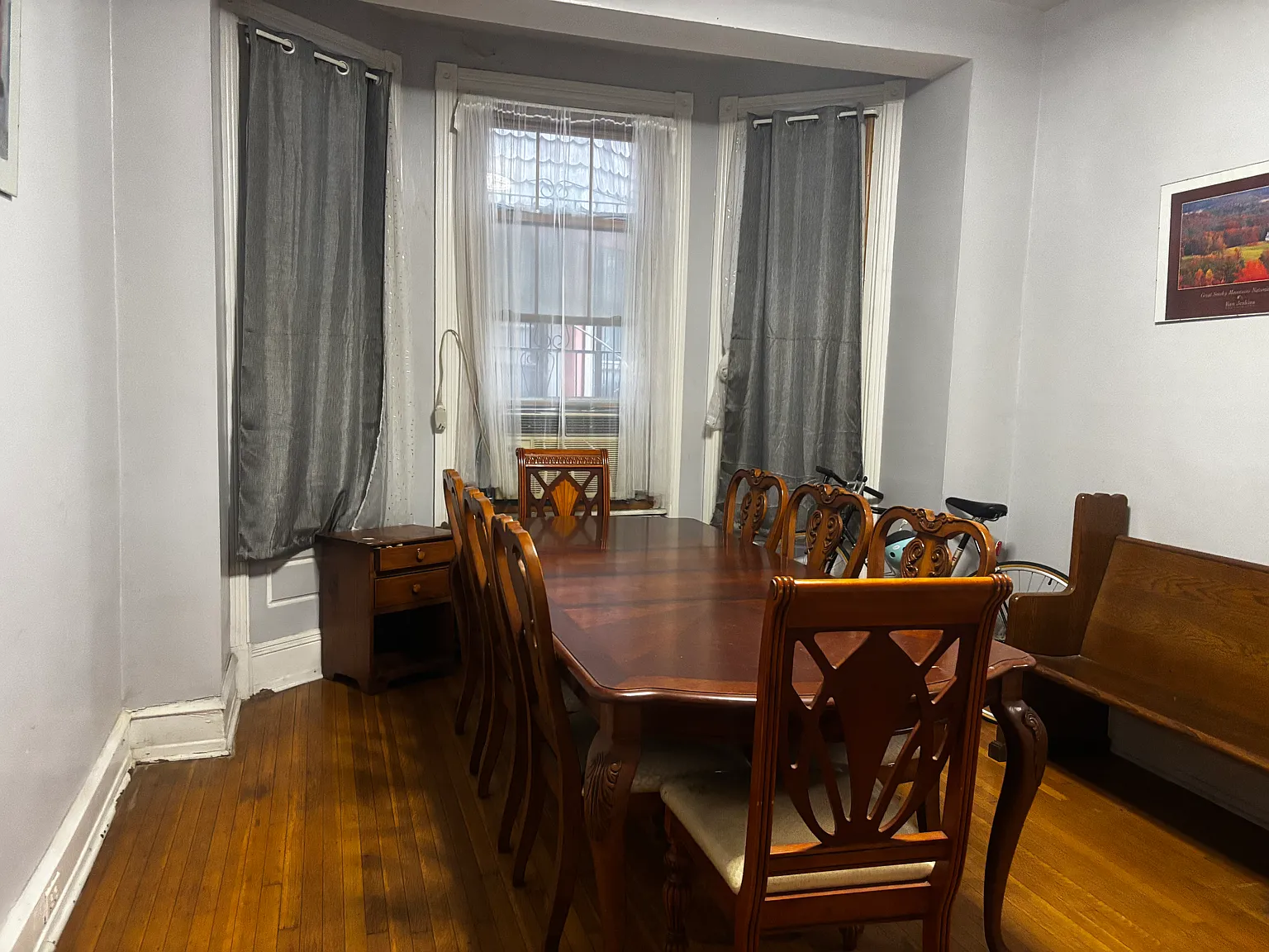 6 bed, 3275 sqft, $950 — Photo 2