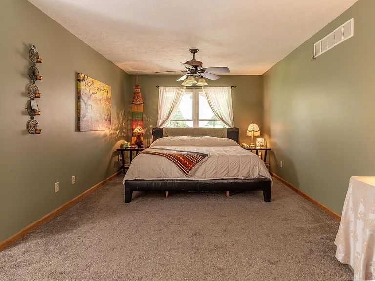1106 W Countryside Ln — Photo 18