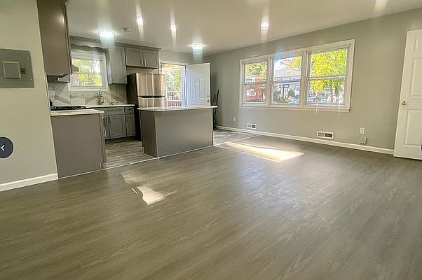 1st image of 256 Hillcrest St #1