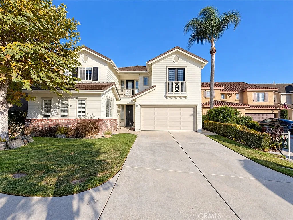 5 bed, 3260 sqft, $7,600 — Photo 2