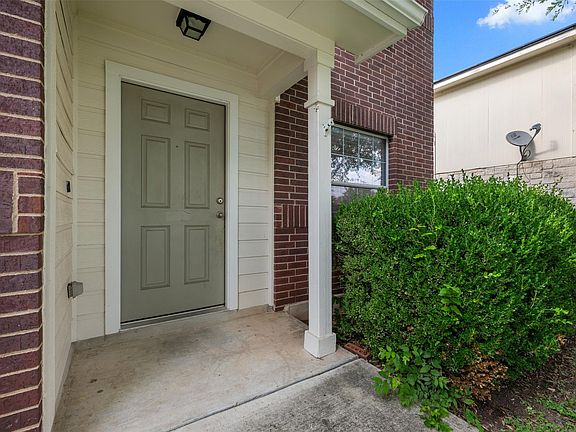 3rd image of 906 Indian Meadow Dr
