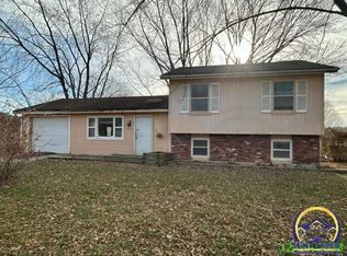 2037 SE Turnpike Ave, Topeka, KS 66605