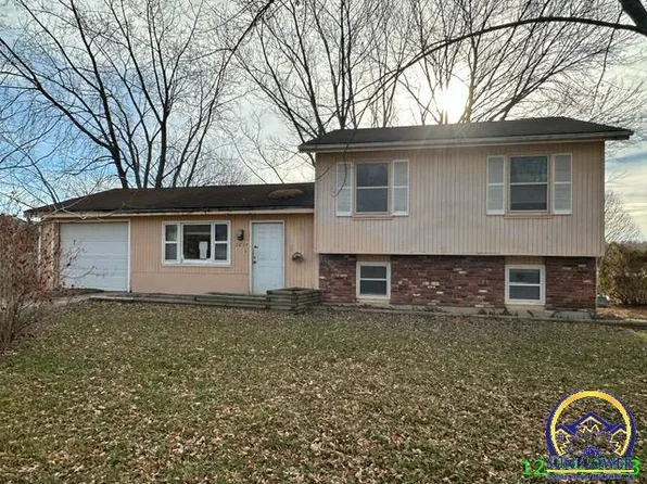 2037 SE Turnpike Ave, Topeka, KS 66605