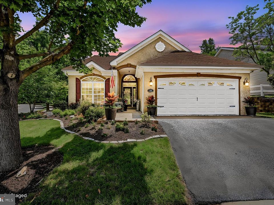 1st image of 10 Irwin Dr