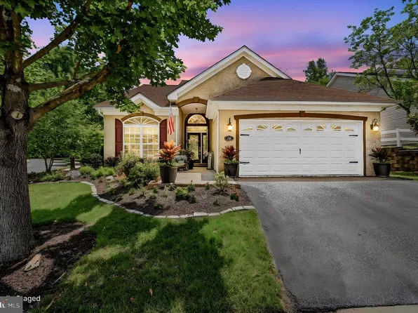 10 Irwin Dr, Upper Chichester, PA 19061
