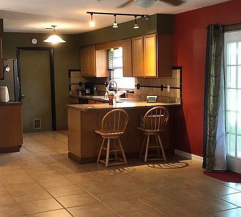 4th image of 3750 SE 32nd Ave
