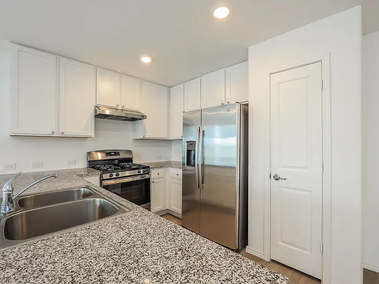 11915 Cink Dr — Photo 6