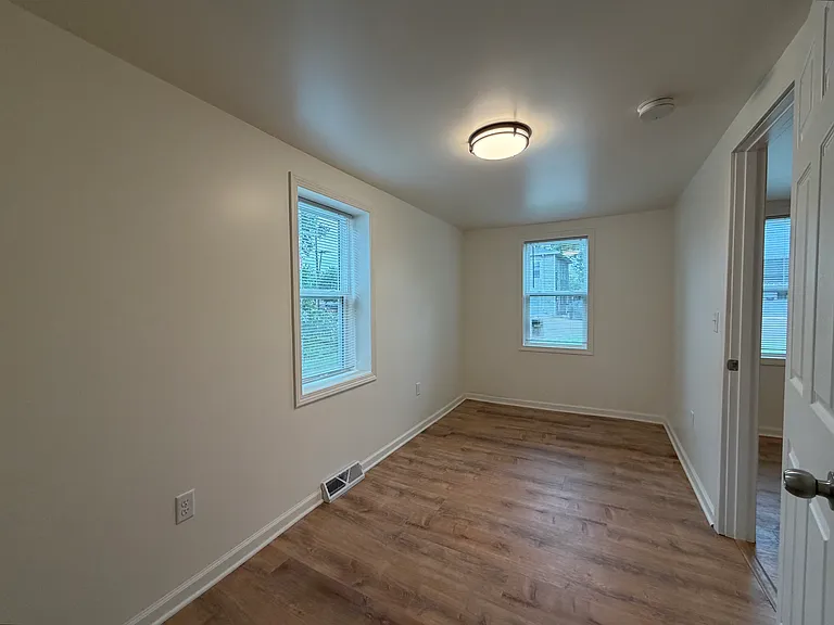 639 W Madison St — Photo 10