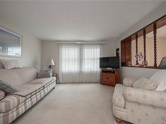 4th image of 1196 Ella St