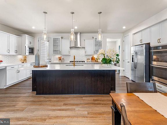 4th image of 8103 Zoe Pl