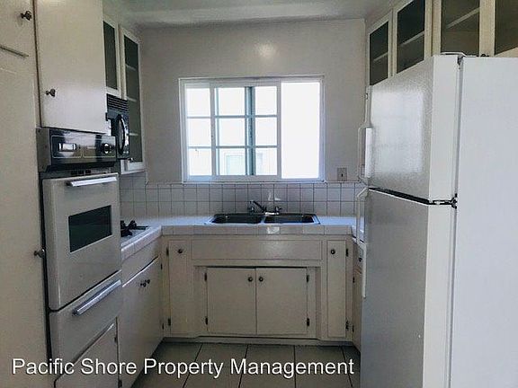 3rd image of 939 Larrabee St APT 10