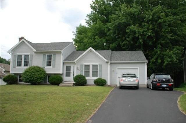 1st image of 3235 Woodfield Dr