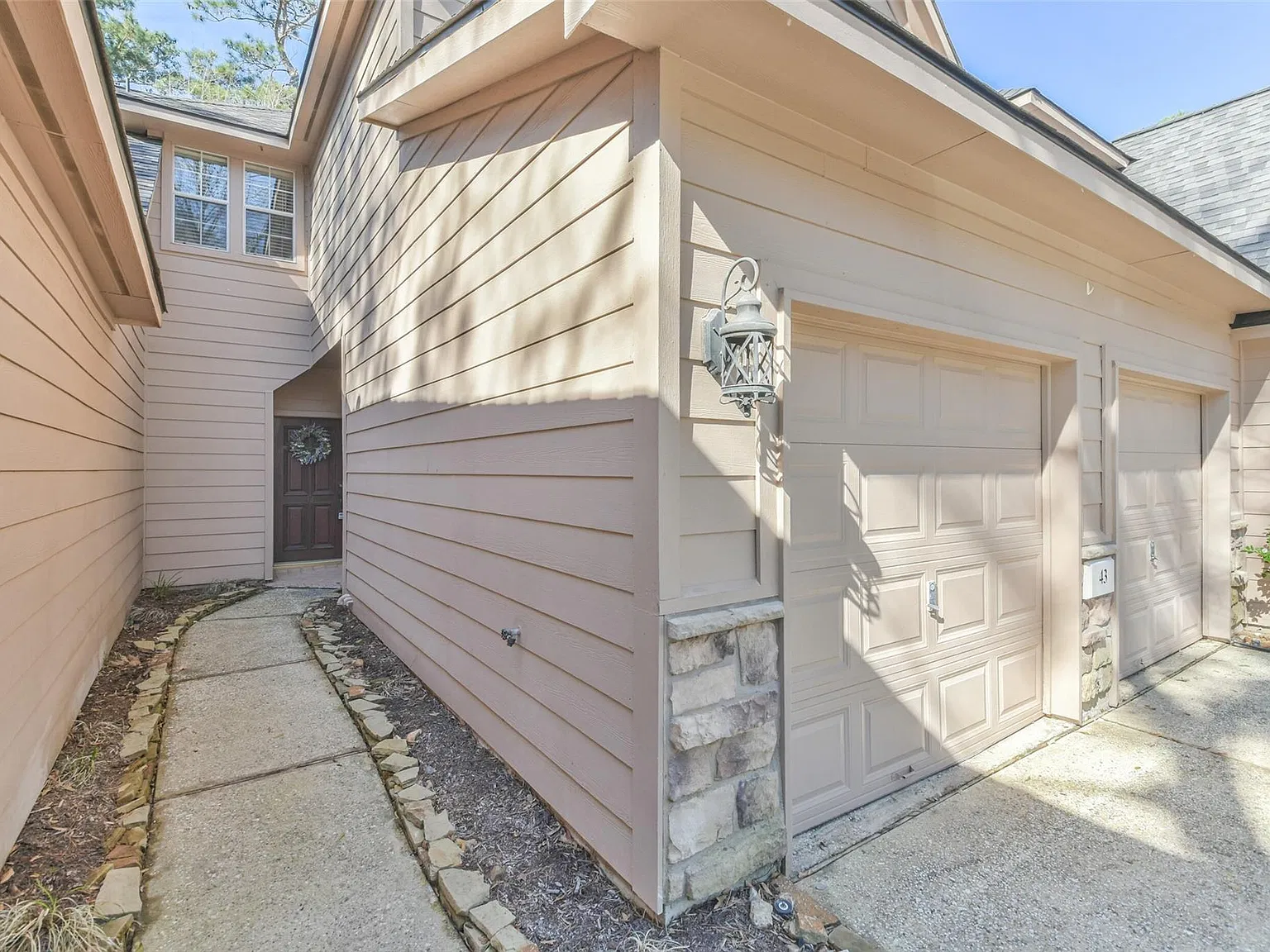 3 bed, 2.5 bath, 1689 sqft, $2,300 — Photo 4