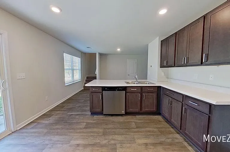 9319 Vineyard Grove Ln NE — Photo 11