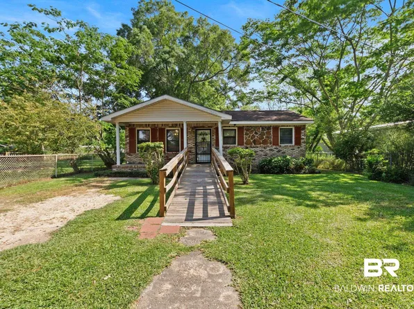 220 Liberty St, Atmore, AL 36502
