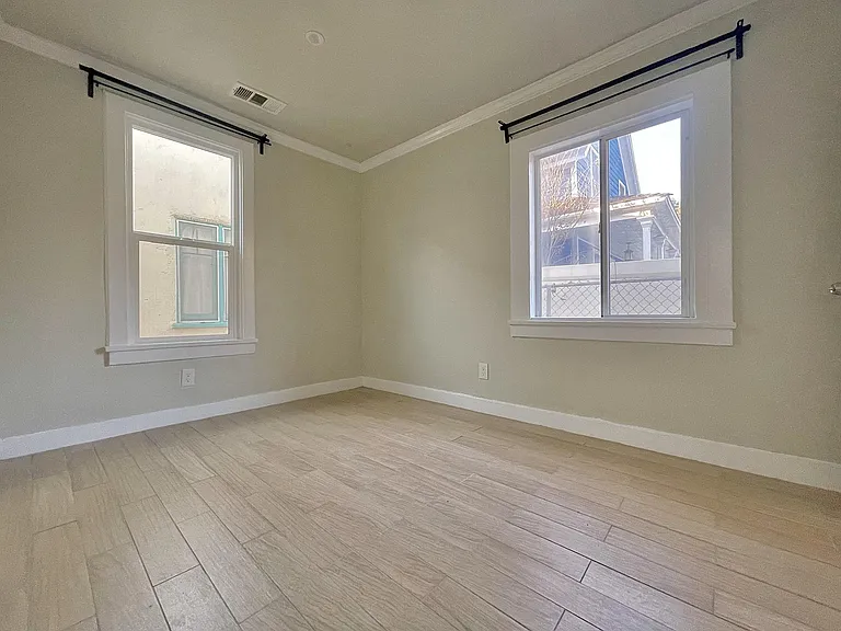 763 N El Molino Ave — Photo 5